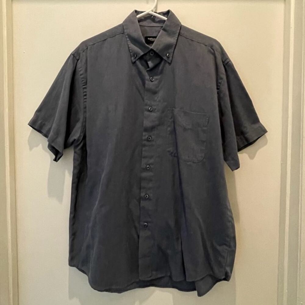 Van Heusen Button-front Short Sleeve Casual Dress Shirt Medium 15 - 15.5 Collar